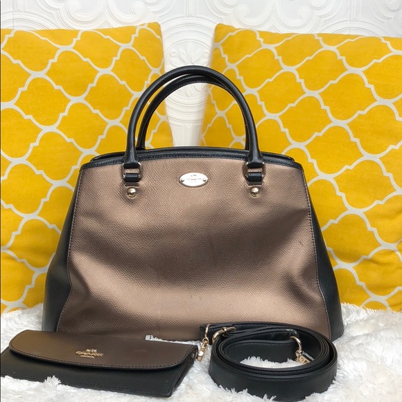 Coach Handbags - 🌸OFFERS?🌸Coach All Leather Two Tone Purse&Wallet